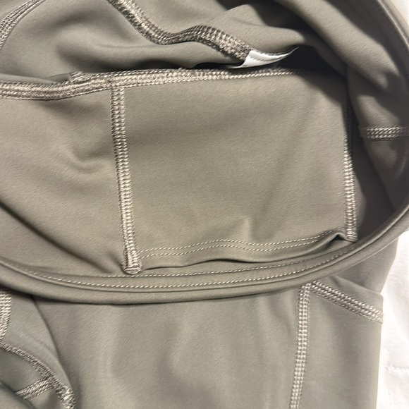 BR Standard - Taupe Leggings - Medium - Picture 7 of 8